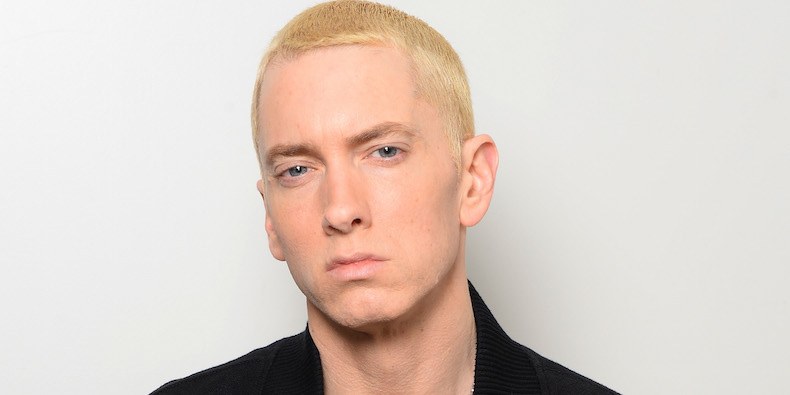 Eminem djeg skenën me një rikthim të bujshëm