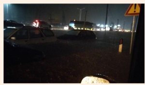 Foto/ Situatë emergjente, përmbytet autostrada Tiranë-Durrës