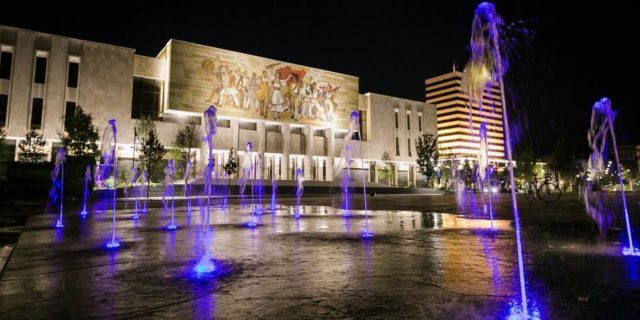 Gazeta Belge reportazh mbi Tiranën