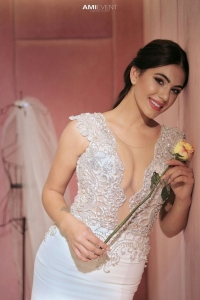 Modelja e famshme shqiptare bëhet nuse