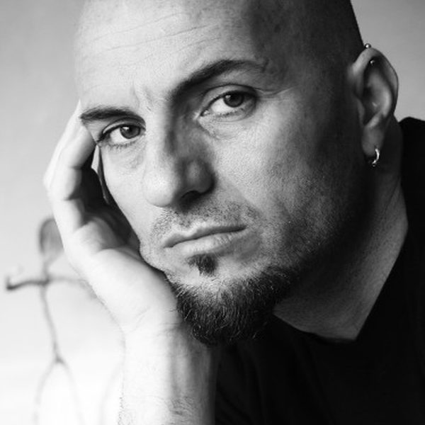 Robert Aliaj këndon live në skenën e ‘Dance with me’