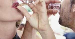 Alkooli vret më shumë adoleshentë se sa të gjithë drogërat bashke