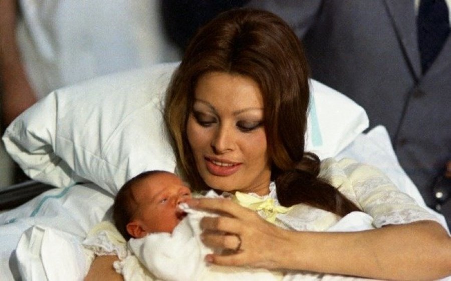 Shikoni 27 FOTO të rralla të yjeve të famshëm, të cilat do t’ju befasojnë me siguri