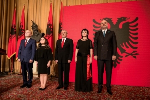 Pritja në Pallatin e Brigadave, ja urimi i Presidentit Meta për Shqiptarët