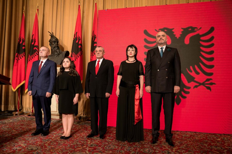 Pritja në Pallatin e Brigadave, ja urimi i Presidentit Meta për Shqiptarët