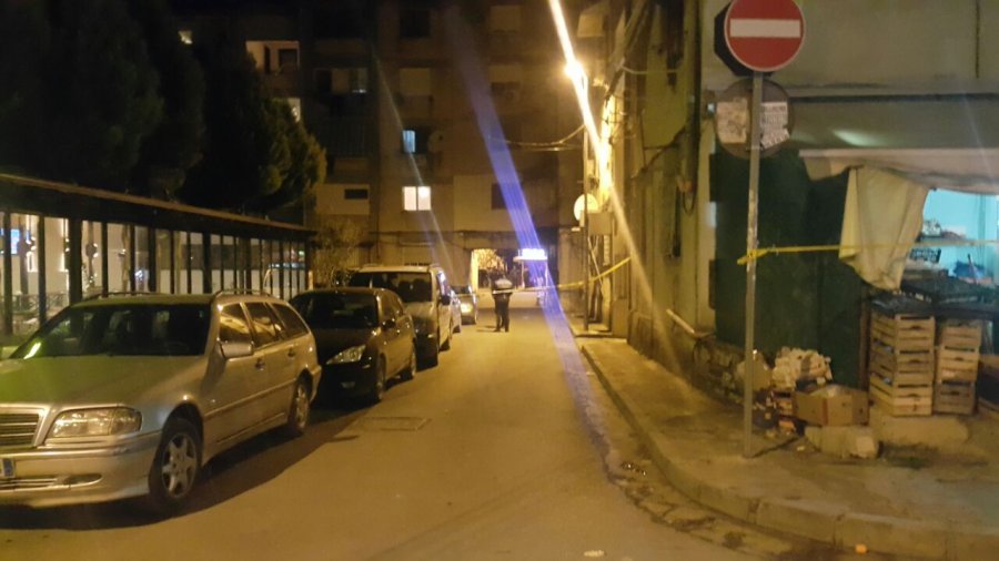 Kush është polici që u plagos… Një vit më parë i dogjën makinën