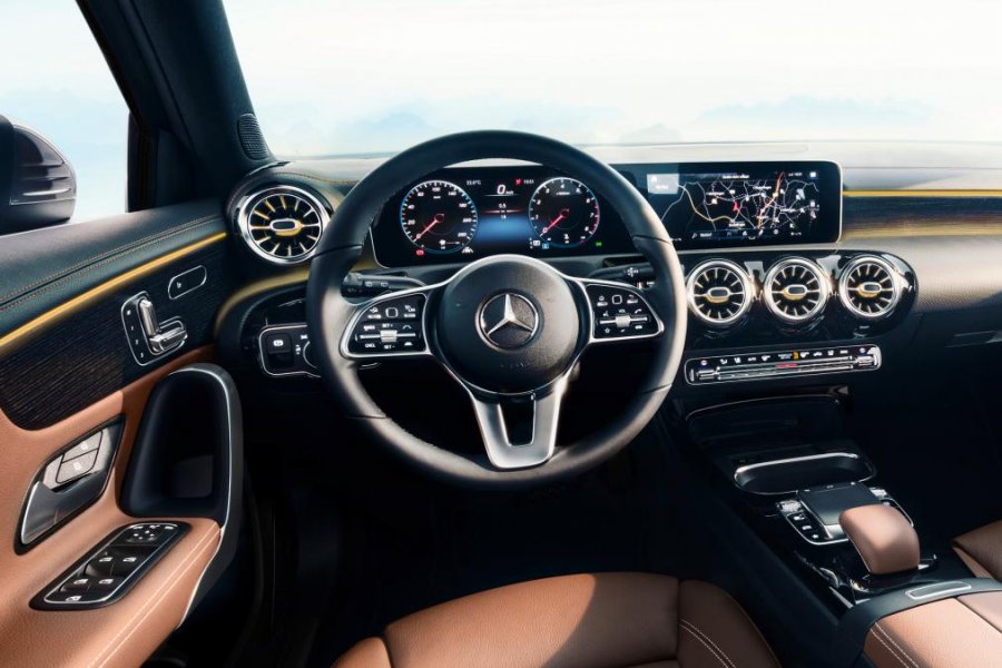 Zbulohet interieri fantastik i Mercedes A-Classit të ri
