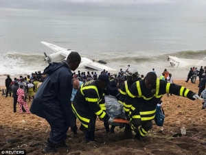 Rrëzohet në det avioni amerikan, nuk dihet fati i pasagjerëve