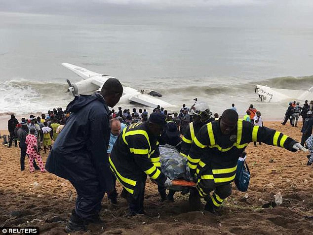 Rrëzohet në det avioni amerikan, nuk dihet fati i pasagjerëve