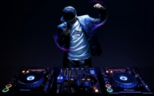 Dj Vicky e vjedhin ne urbanin e Tiranës