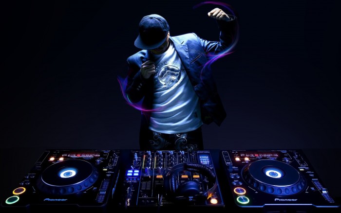 Dj Vicky e vjedhin ne urbanin e Tiranës