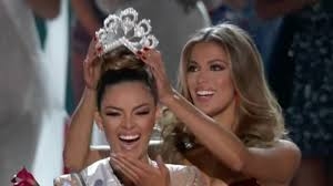 Miss Universe 2018 rrëfen si e sulmuan nga nje bandë e armatosur