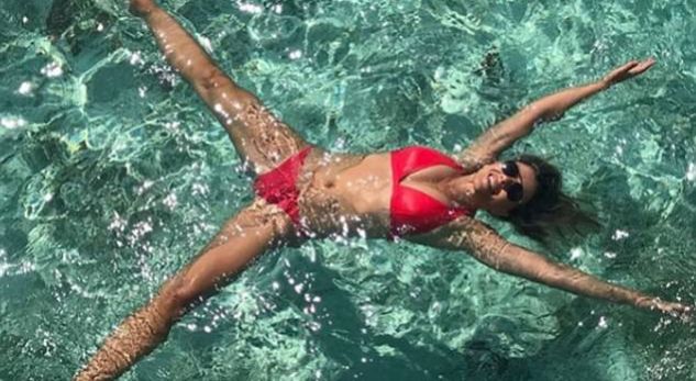 52 vjeç po çdo ditë poston foto seksi –ja shkon estradës sonë