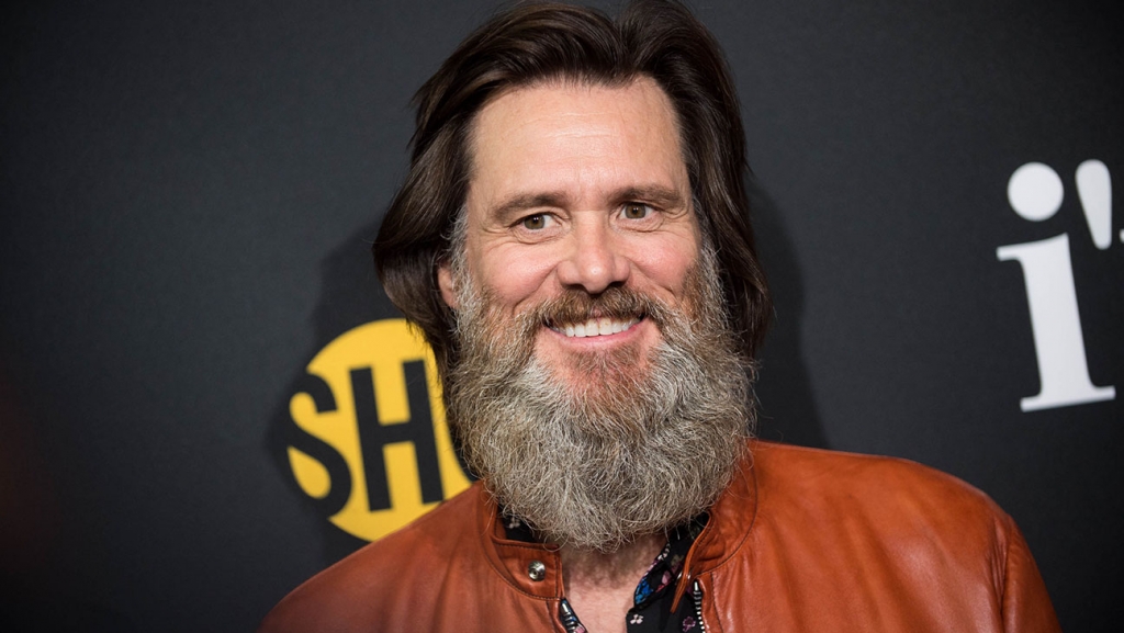 Jim Carrey shpjegon sjelljet e çuditshme në intervistash