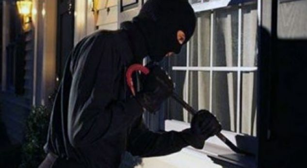 Grabitën dhe masakruan çiftin e moshuar për 1 milionë lekl, shoqërohen dy persona në polici