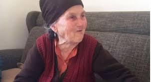 Linda djalë para 42 vitesh, më thanë se vdiq, por e dëgjova duke qarë…