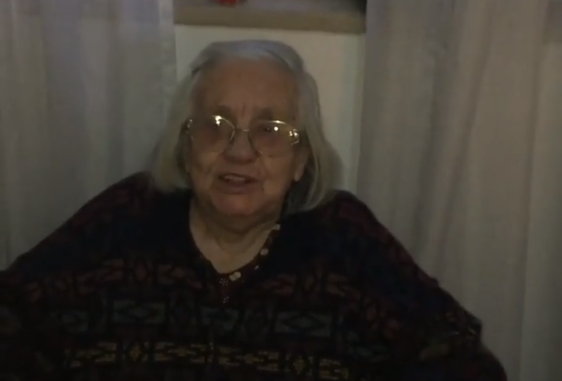 Mamaja 93-vjeҫare e Irma dhe Eranda Libohovës reciton për Ismail Qemalin