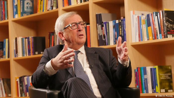 Juncker për DW: “Të hapen rrugë legale për në Europë”