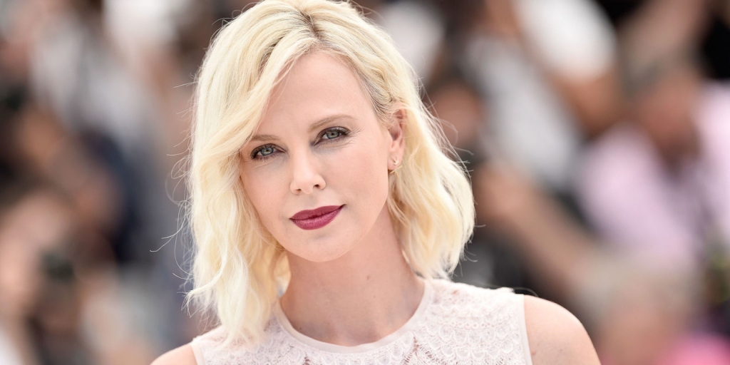 Charlize vazhdon të befasojë me forma