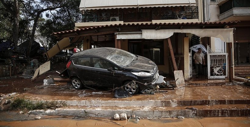 Të goditur nga përmbytja, emigrantët në Greqi kërkojnë ndihmë nga Shqipëria