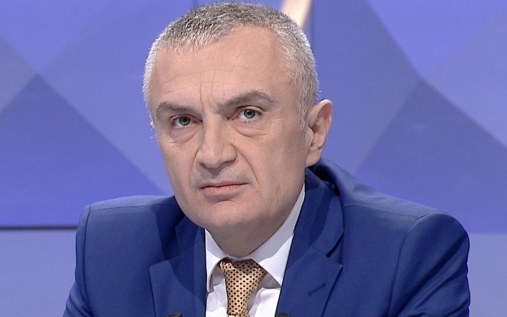 Meta dekoron me Medaljen e lartë të “Flamurit Kombëtar” ish Kryeministrin Bavarez