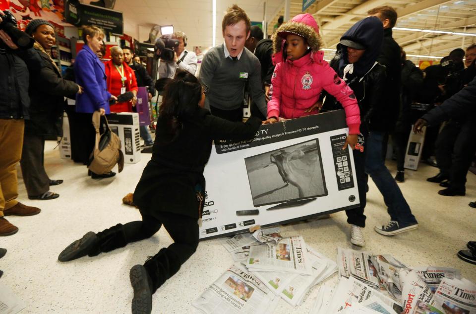 ‘Black Friday’, hapet dengu, njerëzit bëhen ‘përbindësha’