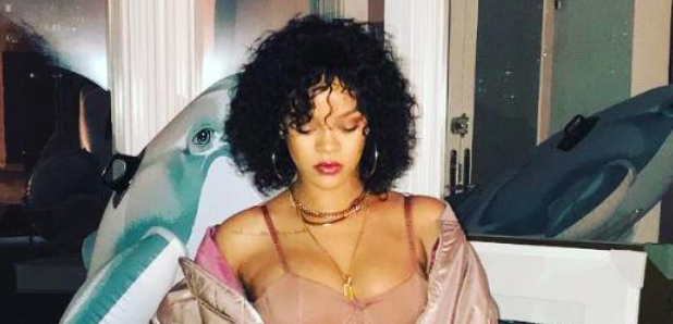 Modë dhe muzikë, Rihanna lancon linjën e re të çorapeve