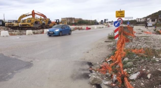 Shikoni gjëndjen skandaloze e rrugës së vetme që të sjell në Vlorë