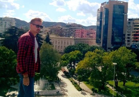Një serb i dashuruar me Shqipërinë: Tirona është si shtëpia ime.