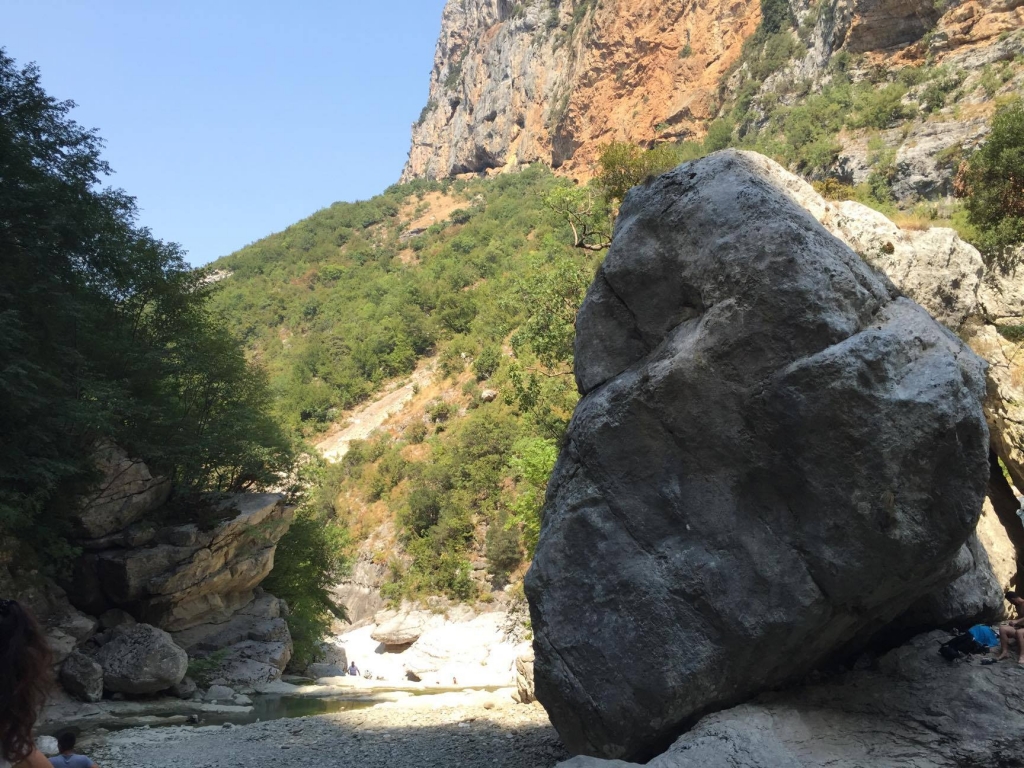Tropojë, gjendet trupi i 56-vjeçarit të zhdukur,poshtë një shkëmbi