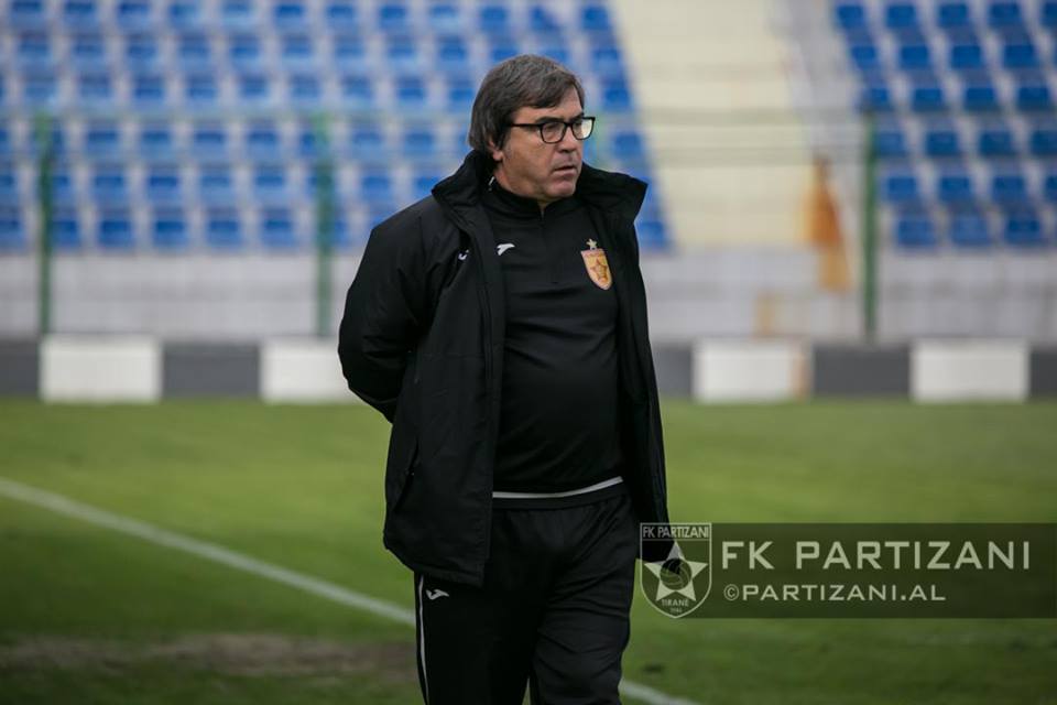 “Nuk bëhet ekipi nga Facebook i gruas” / Tifozët e Partizanit ironizojnë Starovën
