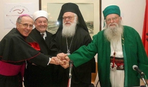 Kryepeshkopi i Kishës Ortodokse Autoqefale të Shqipërise behet “ shqiptar”