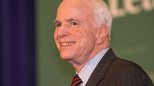 VIDEO-PREKËSE/ Senator McCain po lufton me vdekjen