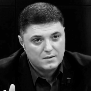 Kreshnik Çollaku:Te fala Kenges Magjike..! Ta gezoni me shendet kullen e tonelatave beton…