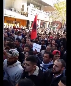 Vdekja e Beqirajt, protestuesit përplasen me policinë tek ambasada franceze