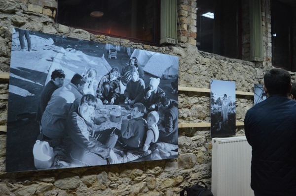 Fotot/Fotografitë e rralla të refugjatëve kosovarë në Kukës