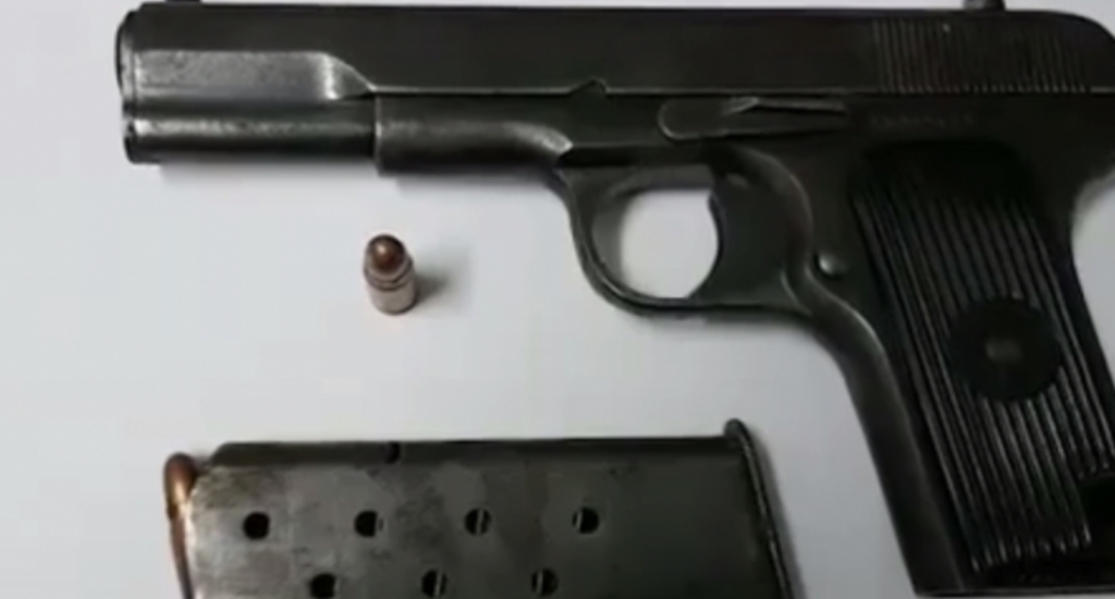 Kanosi me arme mamanë dhe vëllain: arrestohet 25-vjeçari nga Kashari