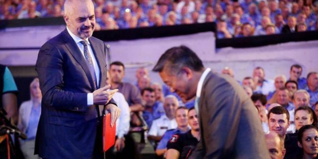 Ambasadori amerikan  Donald Lu ka lëshuar një mesazh shumë të fortë për shoqërine shqiptare, e posaçërisht për rininë.