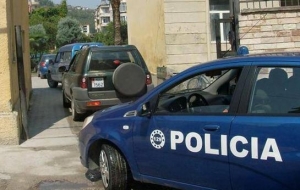 I vë flakën vetes para Gjykatës në Vlorë.