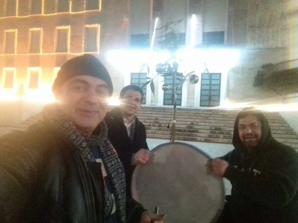 Foto/ Dhurata per Edi Ramen: Rekordet 2017 Tepsia, Kanabisi, Kokaina dhe Populli!
