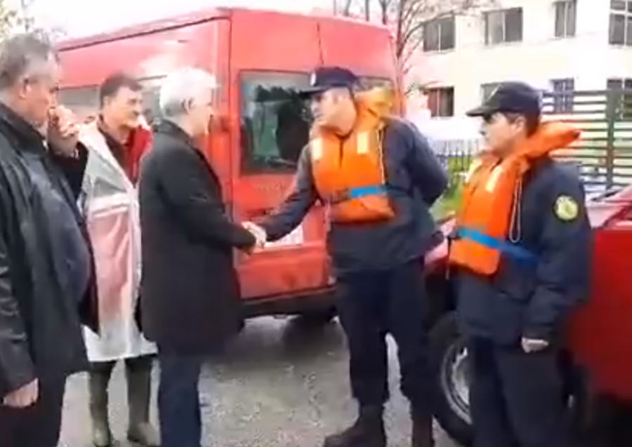 Xhafaj te Ura e Mifolit:Përgëzon  policët në terren.