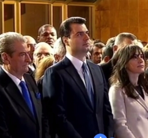 Lulin sot e braktisën të gjithë