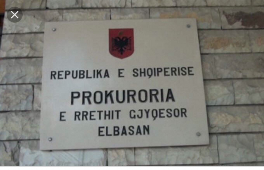Prokuroria e  Elbasanit/Drejtuesi rrëmben tre dosje me forcë, ndërhyn policia