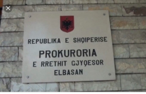 Prokuroria e  Elbasanit/Drejtuesi rrëmben tre dosje me forcë, ndërhyn policia