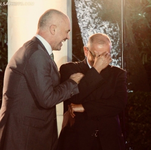 Vasili i përgjigjet Donald Lu: Kompromisi shqip apo anglisht, nuk mund të dalë mbi Kushtetutën