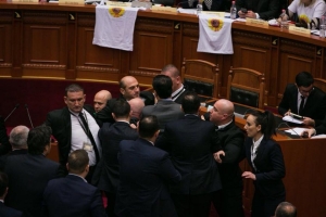 Deputetët e PD-së në aksion, çfarë pritet të ndodhë sot