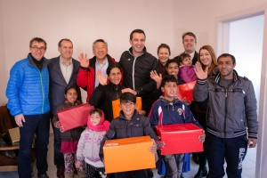 Veliaj dhe ambasadori Lu  surpriza e madhe që u bëjnë 60 familjeve