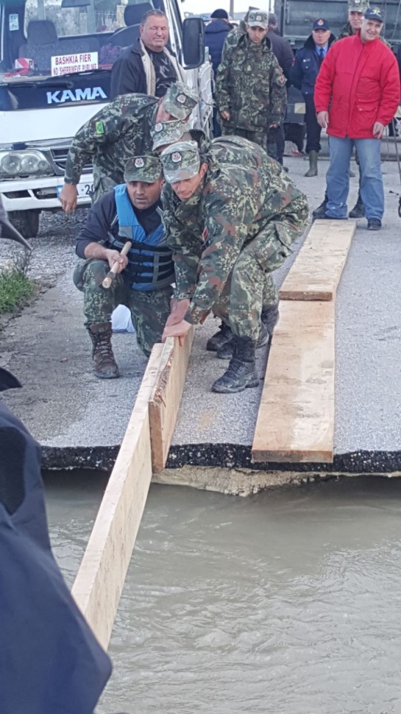 Situata në vend/ FA zëvendësojnë urën e shembur në Darëzezë, gati nesër