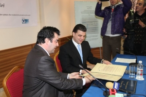 Kryetari i PD-së Korçë….