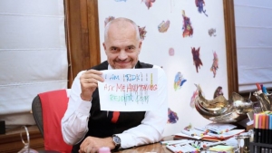 SKANDALI: Ja si e menderosi  edhe vettingun Edi Rama.
